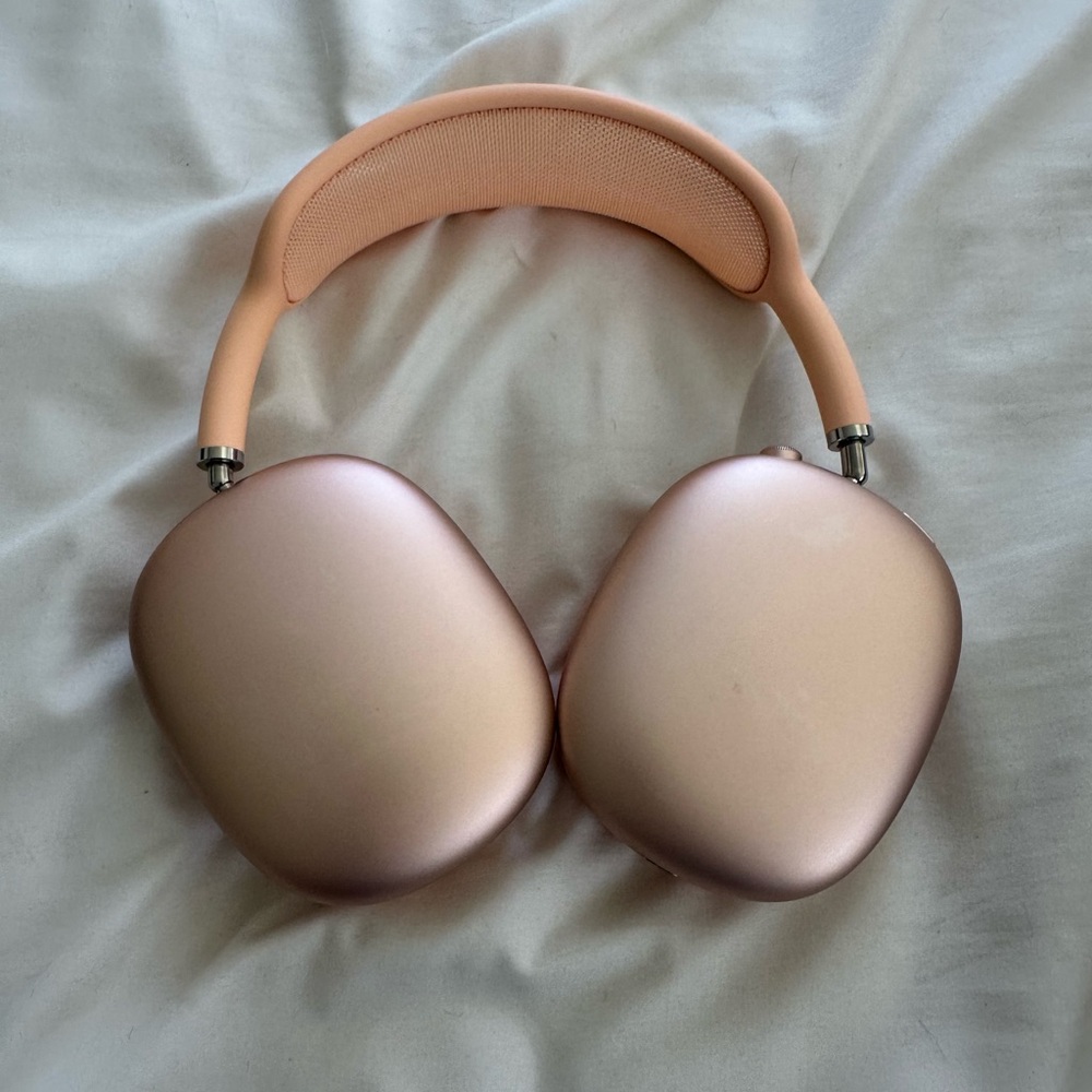 Apple Over-Ear Headphones - Peach